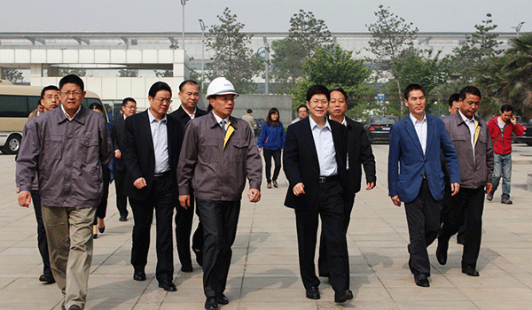 西安市委常委、常務(wù)副市長岳華峰蒞臨西瑪電機調(diào)研指導(dǎo)。