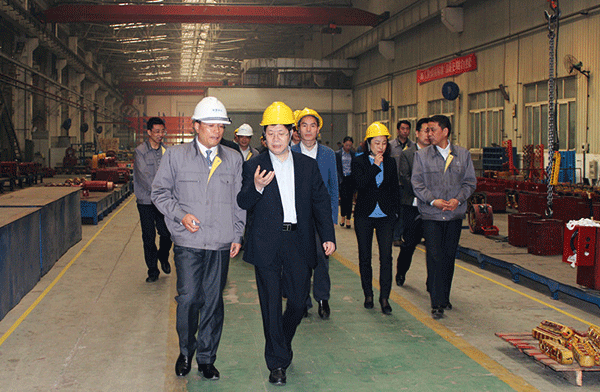 西安市委常委、常務(wù)副市長岳華峰蒞臨西瑪電機調(diào)研指導(dǎo)。