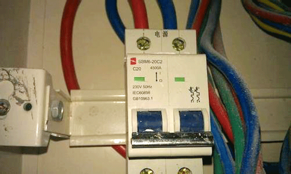 漏電保護(hù)裝置是造成西安西瑪電機(jī)頻繁燒毀的原因。